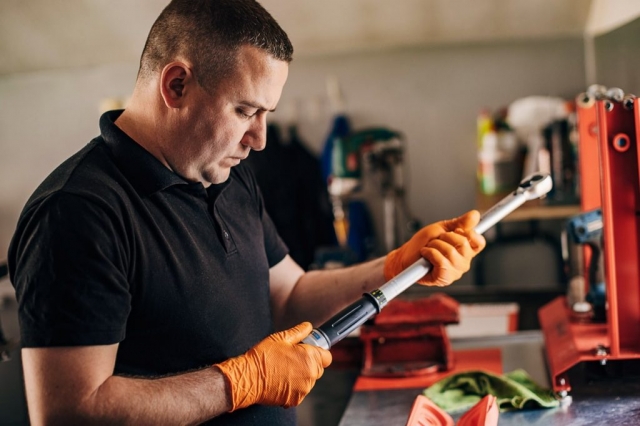 The Ultimate Guide to Nitrile Gloves for Automotive Work